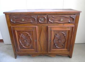 Antique walnut sideboard, 19th century. Piedmont.